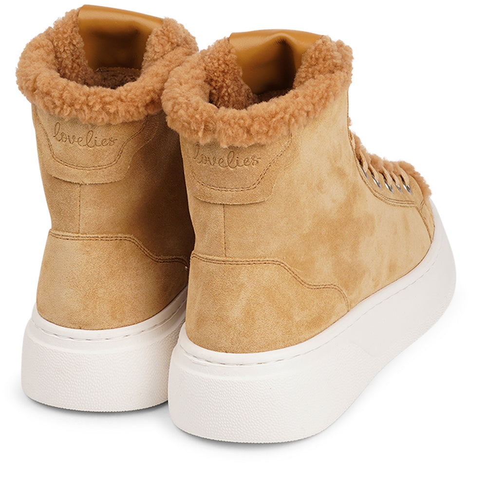 With a full innersole and lining of plush shearling, your feet are cocooned in comfort and warmth. This luxurious lining not only keeps you toasty but also molds around your feet, providing a custom fit like no other.