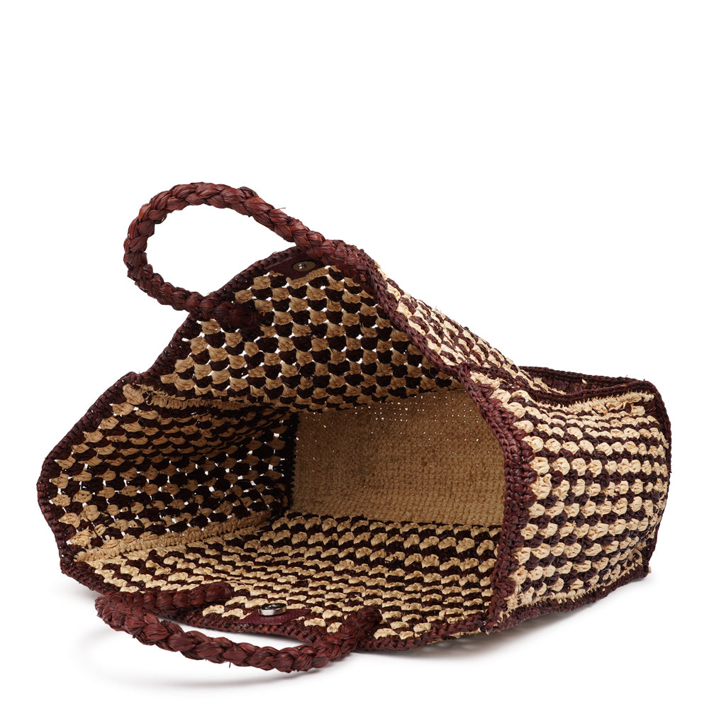 Farella Raffia Bag

Farella is a charming tote crafted from luxurious natural raffia sourced from Madagascar. Lightweight yet spacious, it features a roomy main compartment - perfect for carrying your everyday essentials.

Raffia, made from palm leaves, is known for its durability, natural texture, and eco-friendly qualities. Each bag is carefully handcrafted, combining relaxed elegance with practical design.