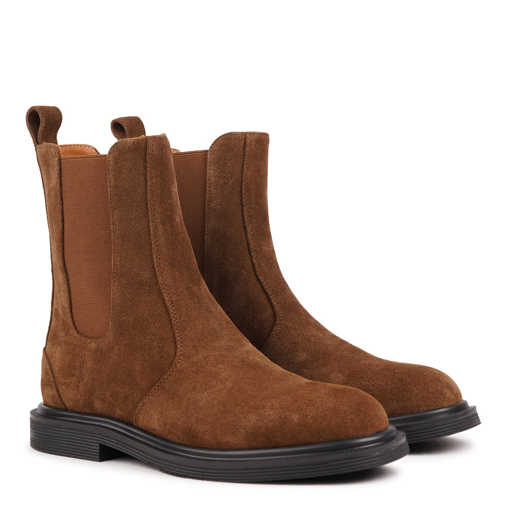 Felline boasts a sleek upper design with elasticized side gussets for both a snug fit and effortless style. Its pull tab on the back ensures easy wearability, perfect for those on-the-go moments.

With durable rubber soles, these boots offer excellent traction and stability, making them suitable for any terrain or weather conditions. Inside, a luxurious full leather lining, sourced from cowhide, provides unparalleled comfort and breathability, ensuring your feet feel pampered all day long.