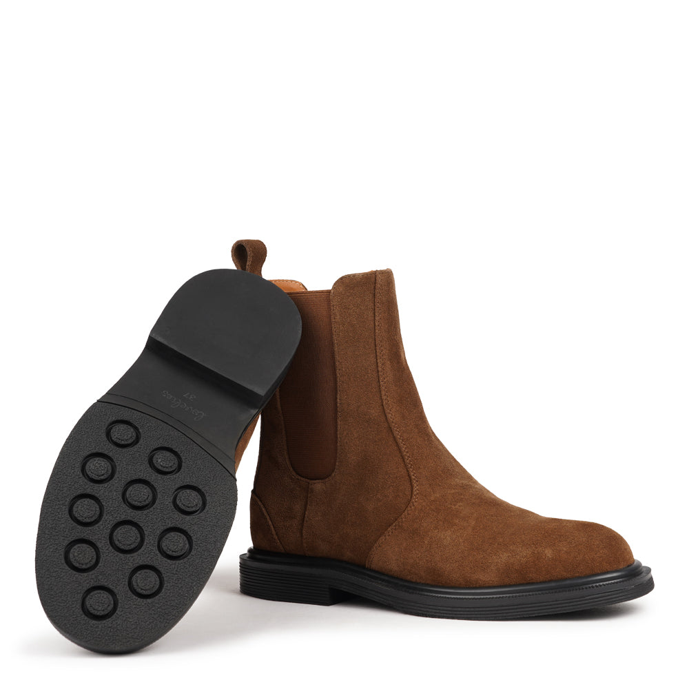 Felline boasts a sleek upper design with elasticized side gussets for both a snug fit and effortless style. Its pull tab on the back ensures easy wearability, perfect for those on-the-go moments.

With durable rubber soles, these boots offer excellent traction and stability, making them suitable for any terrain or weather conditions. Inside, a luxurious full leather lining, sourced from cowhide, provides unparalleled comfort and breathability, ensuring your feet feel pampered all day long.
