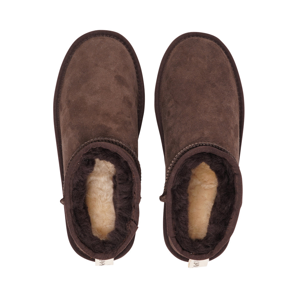 Lovelies - Genini Shearling Boots aren't just a fashion statement; they're a statement of quality and environmental responsibility. We are proud to hold the LWG Environmental GOLD RATED Certification, a testament to our commitment to sustainable and eco-friendly practices.