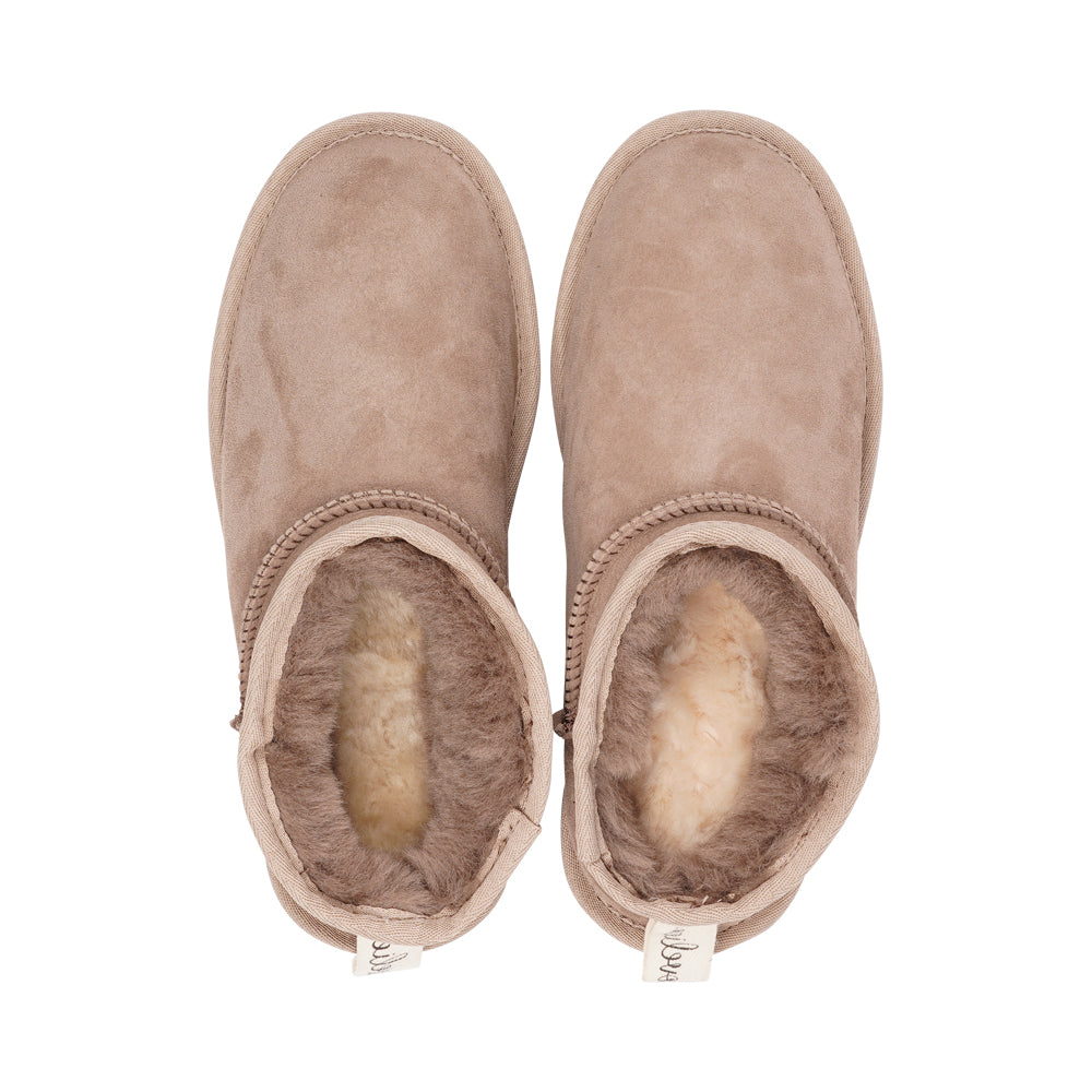 Genini Shearling Boots aren't just a fashion statement; they're a statement of quality and environmental responsibility. We are proud to hold the LWG Environmental GOLD RATED Certification, a testament to our commitment to sustainable and eco-friendly practices.