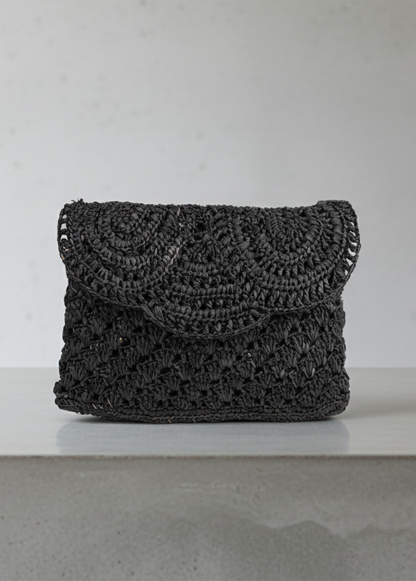 Lovelies - Gerani, the little charming clutch fashioned from luxurious raffia.

Raffia comes from the leaves of palm trees and is loved for being both versatile and more eco-friendly, making it a popular choice for accessories.

Handwoven raffia bags combine a relaxed look with a touch of elegance, making them easy to style for both everyday wear and more dressed-up occasions. The natural texture and soft tones add a simple, refined feel to any outfit.
