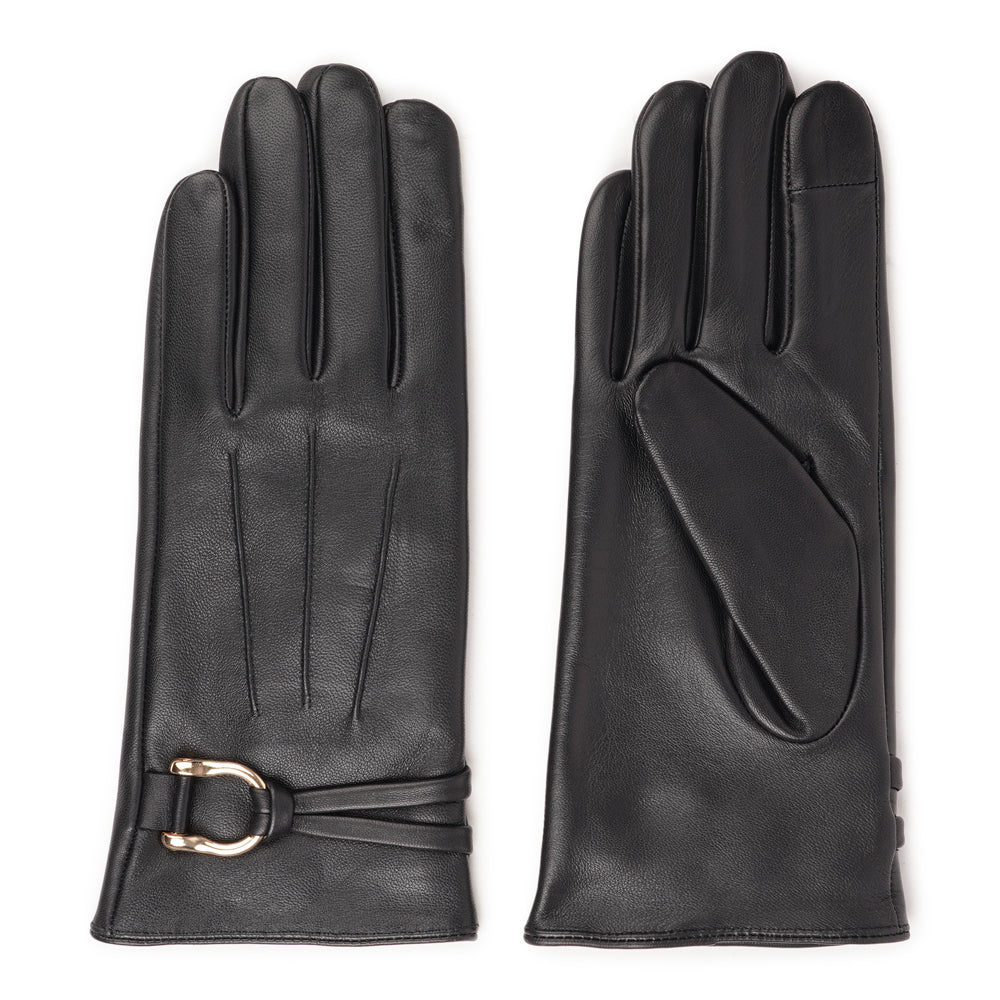 A refined leather glove finished with a sleek D-ring detail for a subtle statement of style. Soft, supple, and beautifully tailored, GUGNO brings a touch of edge to a classic silhouette - perfect for adding polish to any cold-weather look.