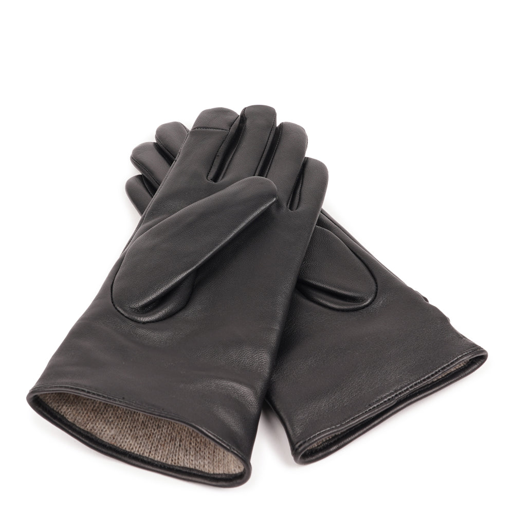 A refined leather glove finished with a sleek D-ring detail for a subtle statement of style. Soft, supple, and beautifully tailored, GUGNO brings a touch of edge to a classic silhouette - perfect for adding polish to any cold-weather look.