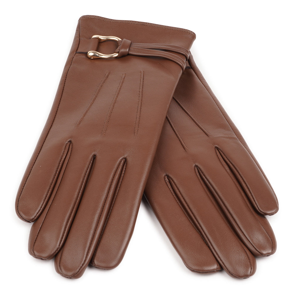 A refined leather glove finished with a sleek D-ring detail for a subtle statement of style. Soft, supple, and beautifully tailored, GUGNO brings a touch of edge to a classic silhouette — perfect for adding polish to any cold-weather look.

Touchscreen-compatible, so you can use your smartphone without ever taking them off.

