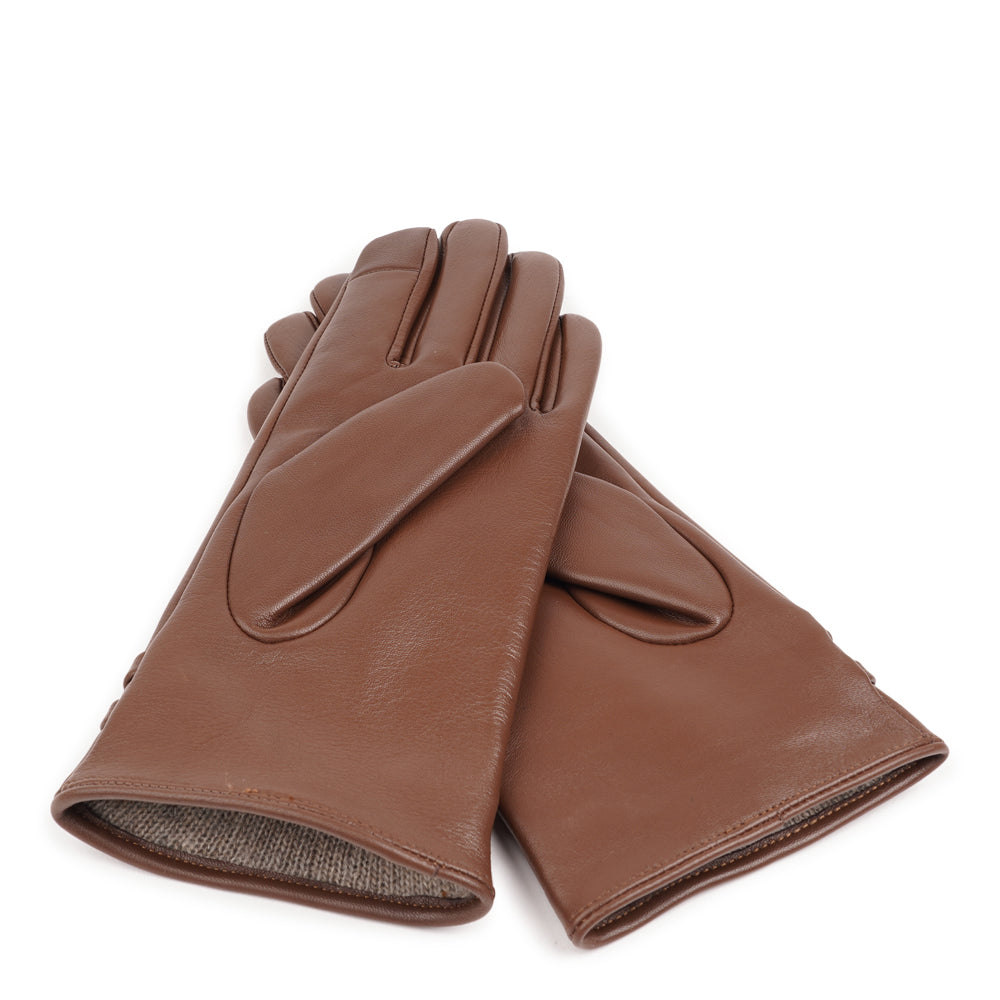 A refined leather glove finished with a sleek D-ring detail for a subtle statement of style. Soft, supple, and beautifully tailored, GUGNO brings a touch of edge to a classic silhouette — perfect for adding polish to any cold-weather look.

Touchscreen-compatible, so you can use your smartphone without ever taking them off.
