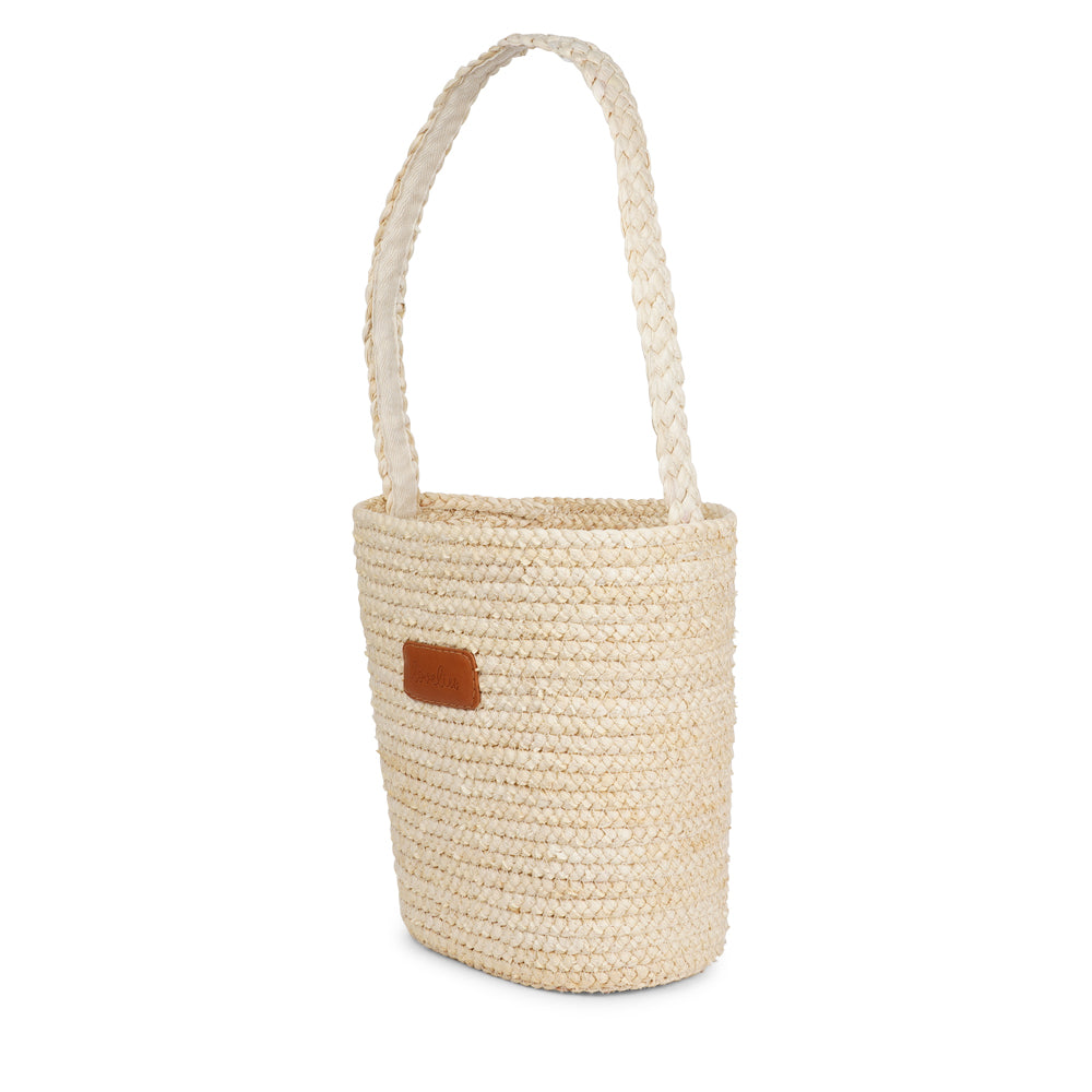 Handmade with care, the little Jerzu Maize Bag is your perfect companion for a trip to the market or a sunny day at the beach. Made of beautifully braided maize, it features a soft cotton lining and a small inner pocket—perfect for keeping your phone or essentials close at hand.&nbsp;

Light and breezy with natural charm – the perfect blend of laid-back style and everyday function.