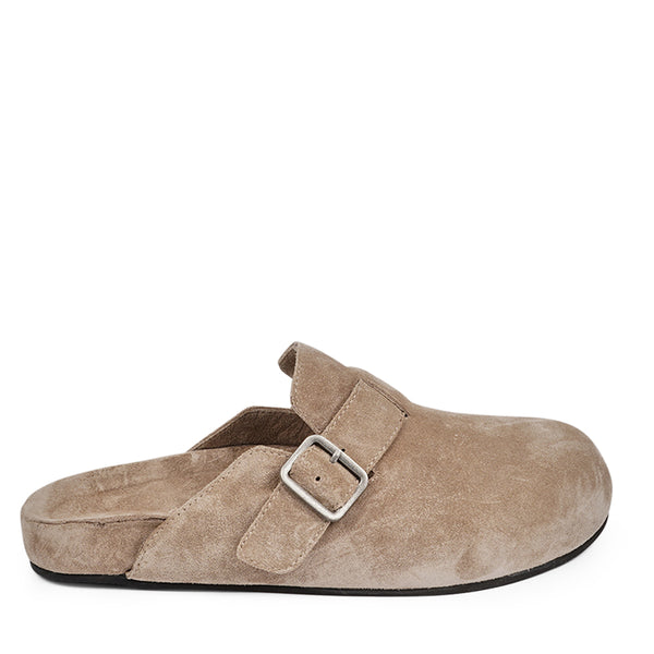 Lovelies Studio - The Kamakura Mules are built upon a sturdy rubber sole that ensures longevity and excellent grip. But what truly sets these mules apart is the suede-covered, soft midsole made of high-quality PU. This feature guarantees not only exceptional cushioning but also a perfect fit that molds to your unique foot shape.