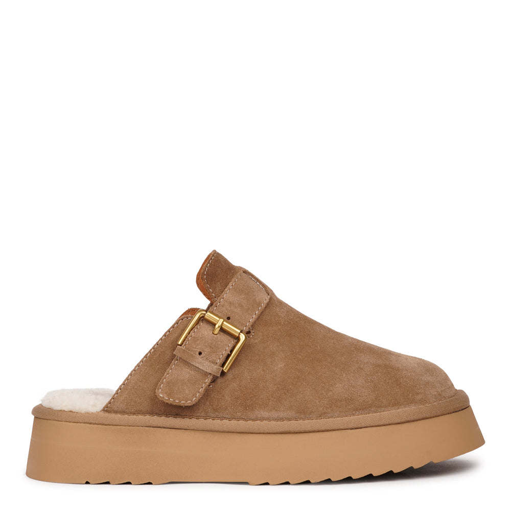 Lovelies Studio - Kokubo – Suede Mules with Adjustable Buckle
Meet Kokubo — a pair of mules that redefine everyday comfort with understated elegance. What makes them special is the plush shearling insole that gently cushions your feet, offering natural warmth and luxurious softness, even on a cold days.
Crafted from premium suede and finished with a durable rubber sole, the Kokubo mules combine style, comfort, and longevity in one effortless design. 