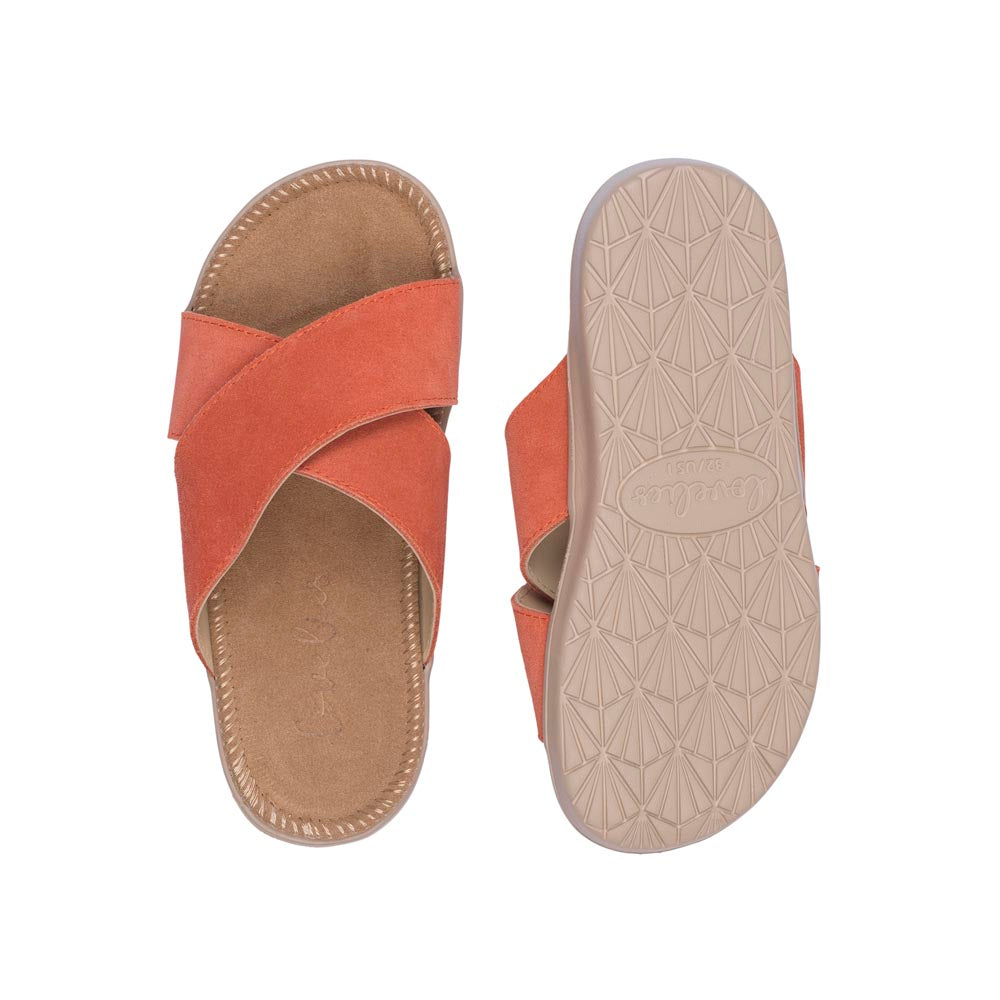 Sandals with straps of soft suede. The comfortable inner sole in covered with suede Outsole / Insole : EVA  Rubber  Footbed: Suede (100% cow leather) Lining: 100% cow leather Upper: Suede (100% cow leather) LWG Environmental GOLD RATED Certification