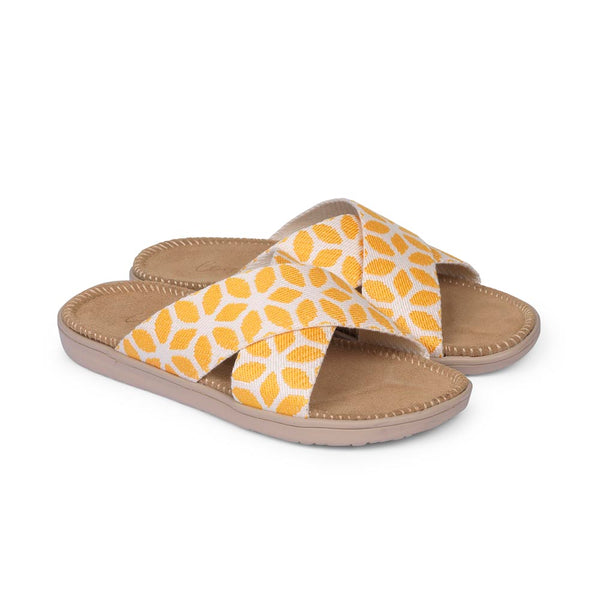 Summer sandals from danish brand Lovelies. The rubber sole is nice and soft which makes the sandal very comfortable. The inner sole is covered with woven jute and the straps are med of fine cotton. Sandal with woven straps. Harmal sandal from Lovelies in Denmark. The beautiful sandal is made of a soft rubber sole with natural jute and woven cotton straps.The soft inner sole is covered with jute.
