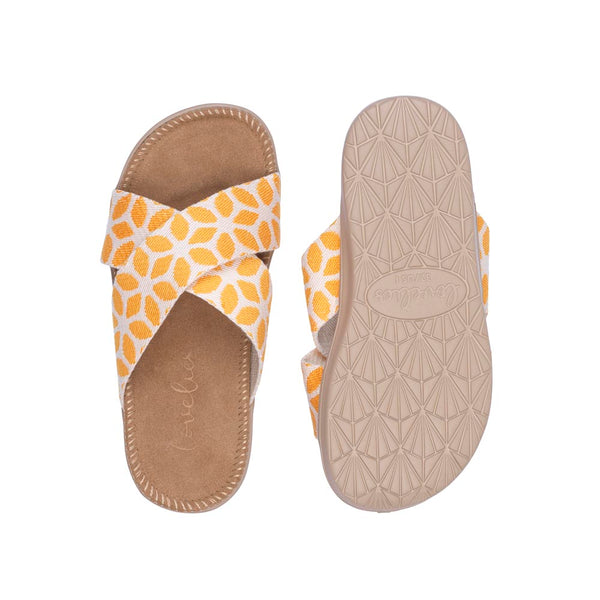 Summer sandals from danish brand Lovelies. The rubber sole is nice and soft which makes the sandal very comfortable. The inner sole is covered with woven jute and the straps are med of fine cotton. Sandal with woven straps. Harmal sandal from Lovelies in Denmark. The beautiful sandal is made of a soft rubber sole with natural jute and woven cotton straps.The soft inner sole is covered with jute.