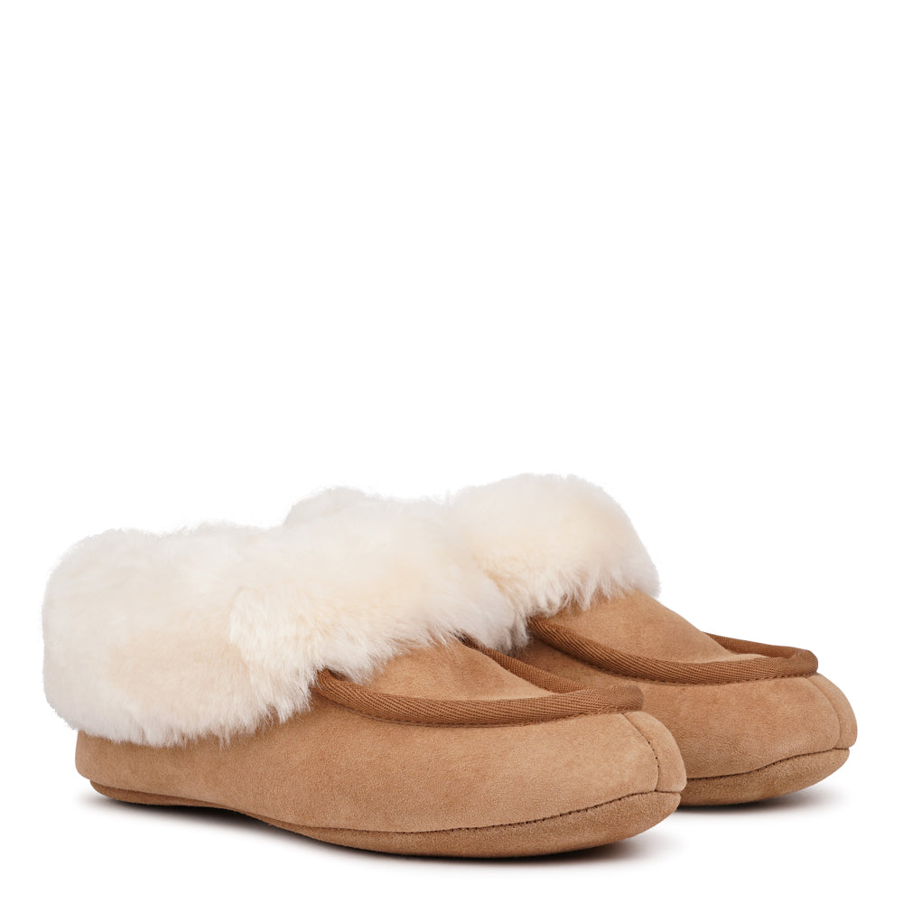 LoCrafted from 100% premium sheepskin, the Locanda Shearling Moccasins blend refined elegance with everyday practicality — offering natural warmth, breathability, and comfort that adapts beautifully to every season.
We’re proud to share that the Locanda Shearling Moccasins are LWG Environmental GOLD Rated, reflecting our dedication to responsible craftsmanship and sustainable practices.
Step into the world of Locanda and discover footwear that goes beyond the ordinary — timeless in design, irresistibly soft