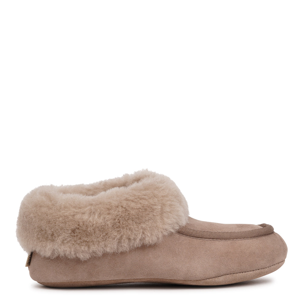 Lovelies Studio, Where Style Meets Exceptional Comfort Crafted from 100% premium sheepskin, the Locanda Shearling Moccasins blend refined elegance with everyday practicality — offering natural warmth, breathability, and comfort that adapts beautifully to every season.
We’re proud to share that the Locanda Shearling Moccasins are LWG Environmental GOLD Rated, reflecting our dedication to responsible craftsmanship and sustainable practices.