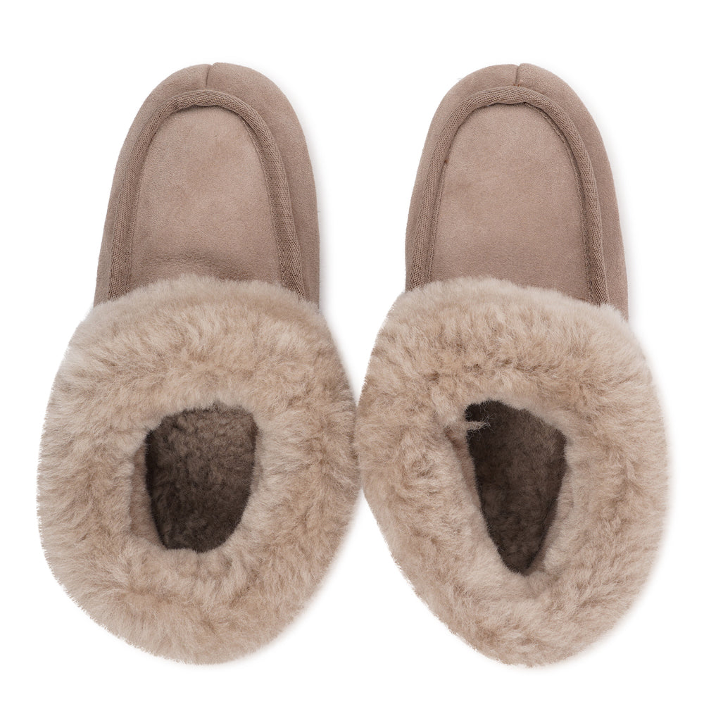 Lovelies Studio, Where Style Meets Exceptional Comfort Crafted from 100% premium sheepskin, the Locanda Shearling Moccasins blend refined elegance with everyday practicality — offering natural warmth, breathability, and comfort that adapts beautifully to every season.
We’re proud to share that the Locanda Shearling Moccasins are LWG Environmental GOLD Rated, reflecting our dedication to responsible craftsmanship and sustainable practices.
