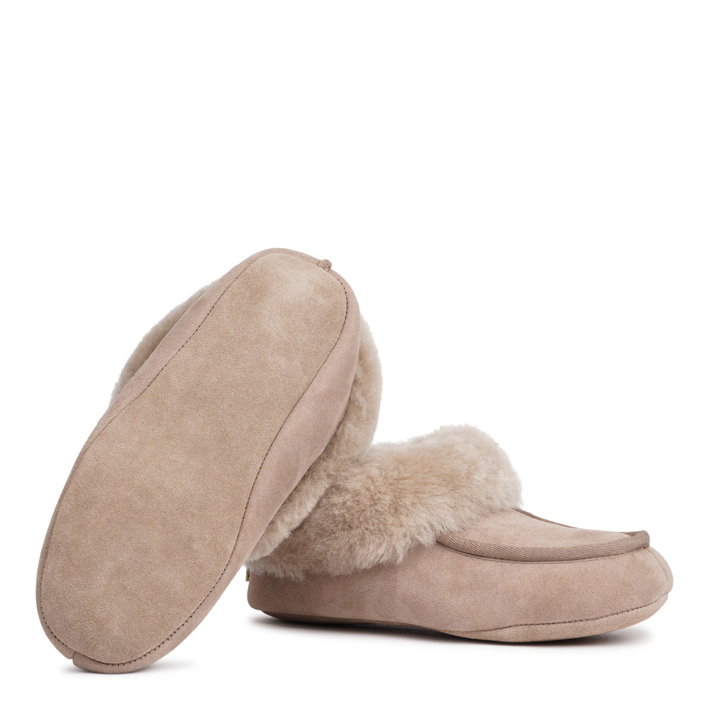 Lovelies Studio, Where Style Meets Exceptional Comfort Crafted from 100% premium sheepskin, the Locanda Shearling Moccasins blend refined elegance with everyday practicality — offering natural warmth, breathability, and comfort that adapts beautifully to every season.
We’re proud to share that the Locanda Shearling Moccasins are LWG Environmental GOLD Rated, reflecting our dedication to responsible craftsmanship and sustainable practices.