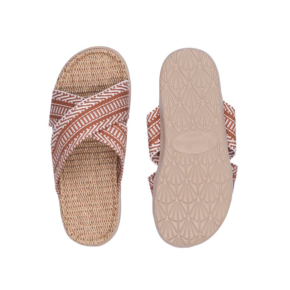 Summer sandals from danish brand Lovelies. The rubber sole is nice and soft which makes the sandal very comfortable. The inner sole is covered with woven jute and the straps are med of fine cotton. Sandal with woven straps. Harmal sandal from Lovelies in Denmark. The beautiful sandal is made of a soft rubber sole with natural jute and woven cotton straps.The soft inner sole is covered with jute.