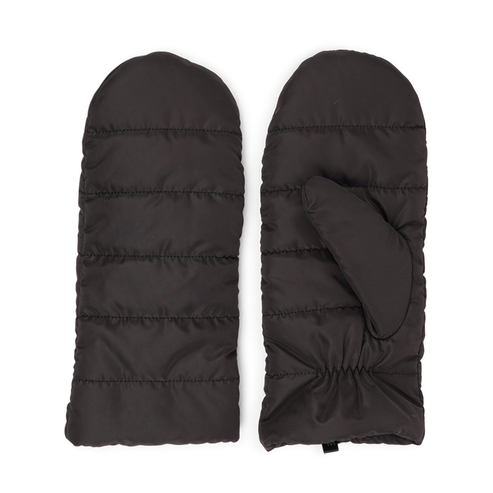 The Mantua mittens are designed to keep your hands warm and comfortable through the day. Crafted in durable nylon and lined with soft fleece, they offer both protection and coziness. With their simple, timeless design, Mantua mittens are the perfect everyday companion for winter city strolls.