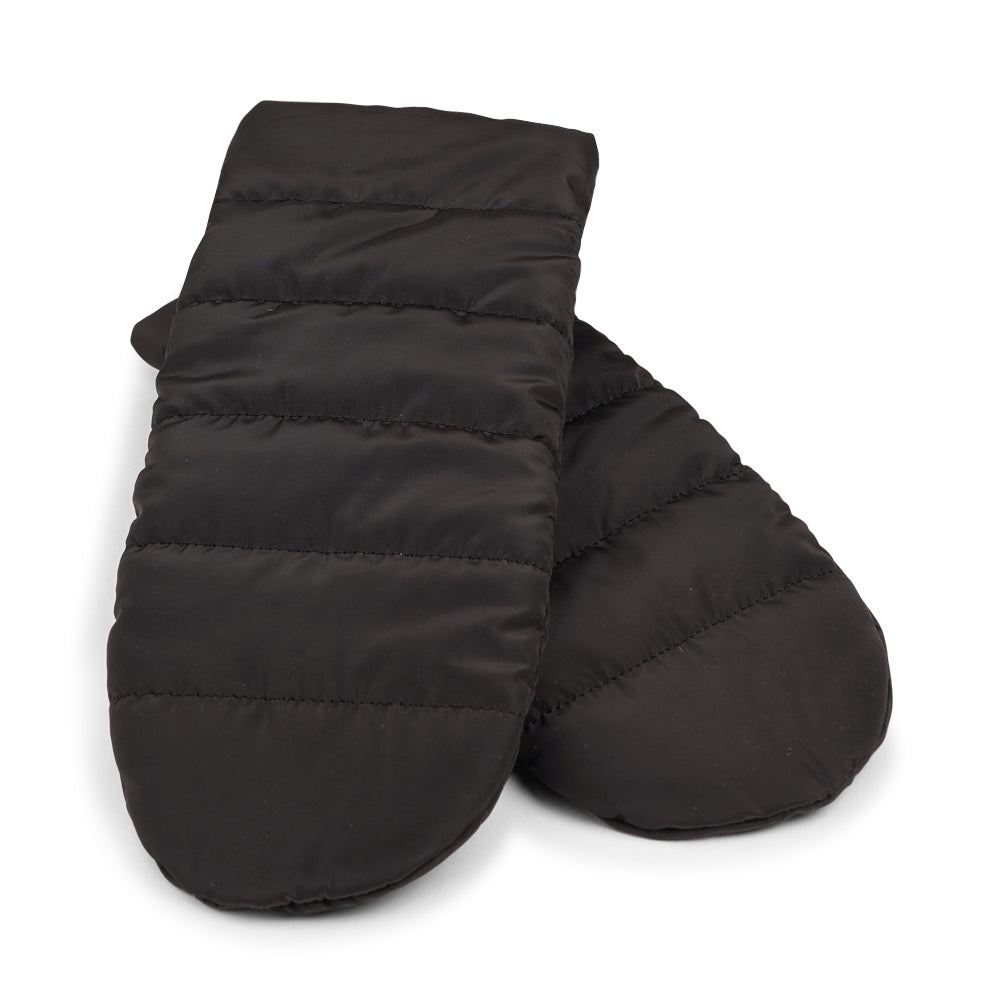The Mantua mittens are designed to keep your hands warm and comfortable through the day. Crafted in durable nylon and lined with soft fleece, they offer both protection and coziness. With their simple, timeless design, Mantua mittens are the perfect everyday companion for winter city strolls.
