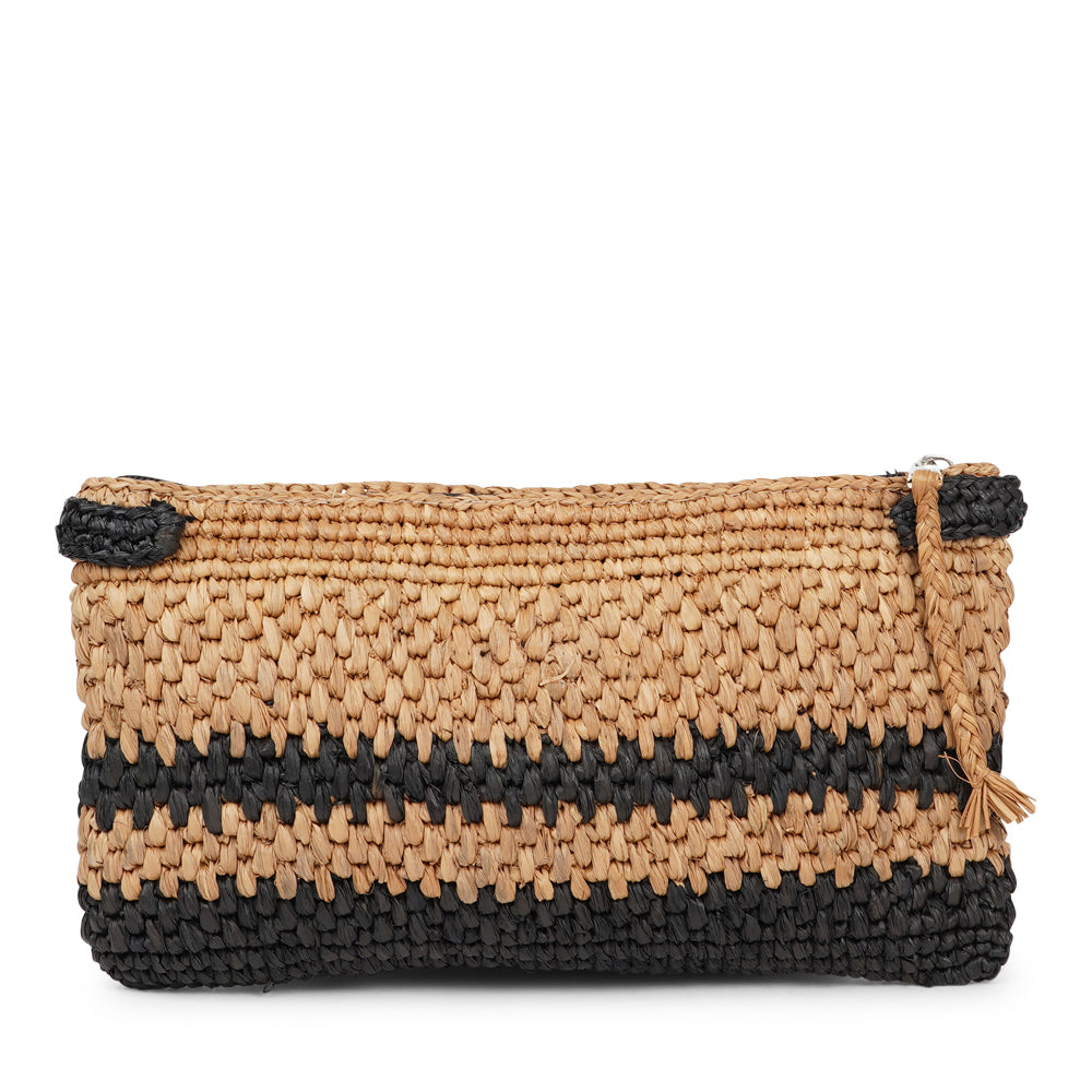 Meliso, the little charming clutch fashioned from luxurious raffia sourced from Madagascar.  Raffia, derived from the resilient leaves of the palm tree, is celebrated for its versatility and eco-conscious qualities, making it a sought-after material in the realm of fashion accessories.