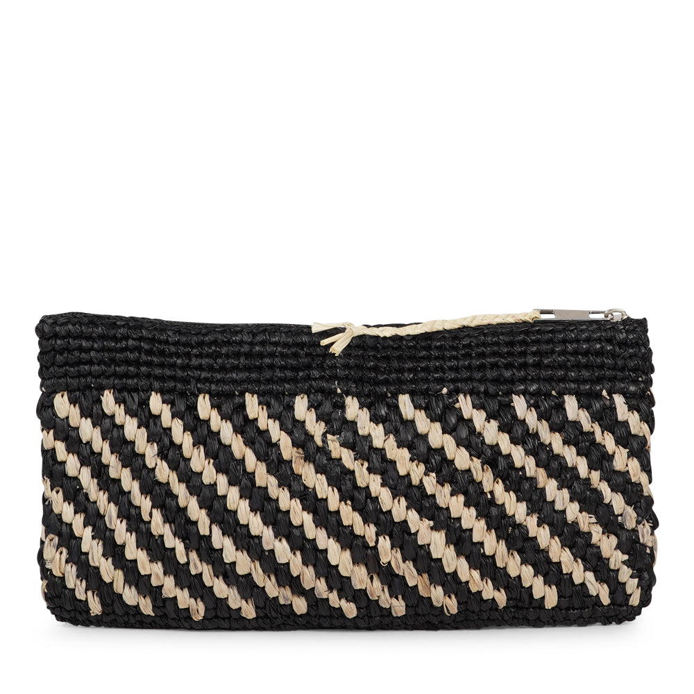 Mimose, the little charming clutch fashioned from luxurious raffia sourced from Madagascar.  Raffia, derived from the resilient leaves of the palm tree, is celebrated for its versatility and eco-conscious qualities, making it a sought-after material in the realm of fashion accessories.