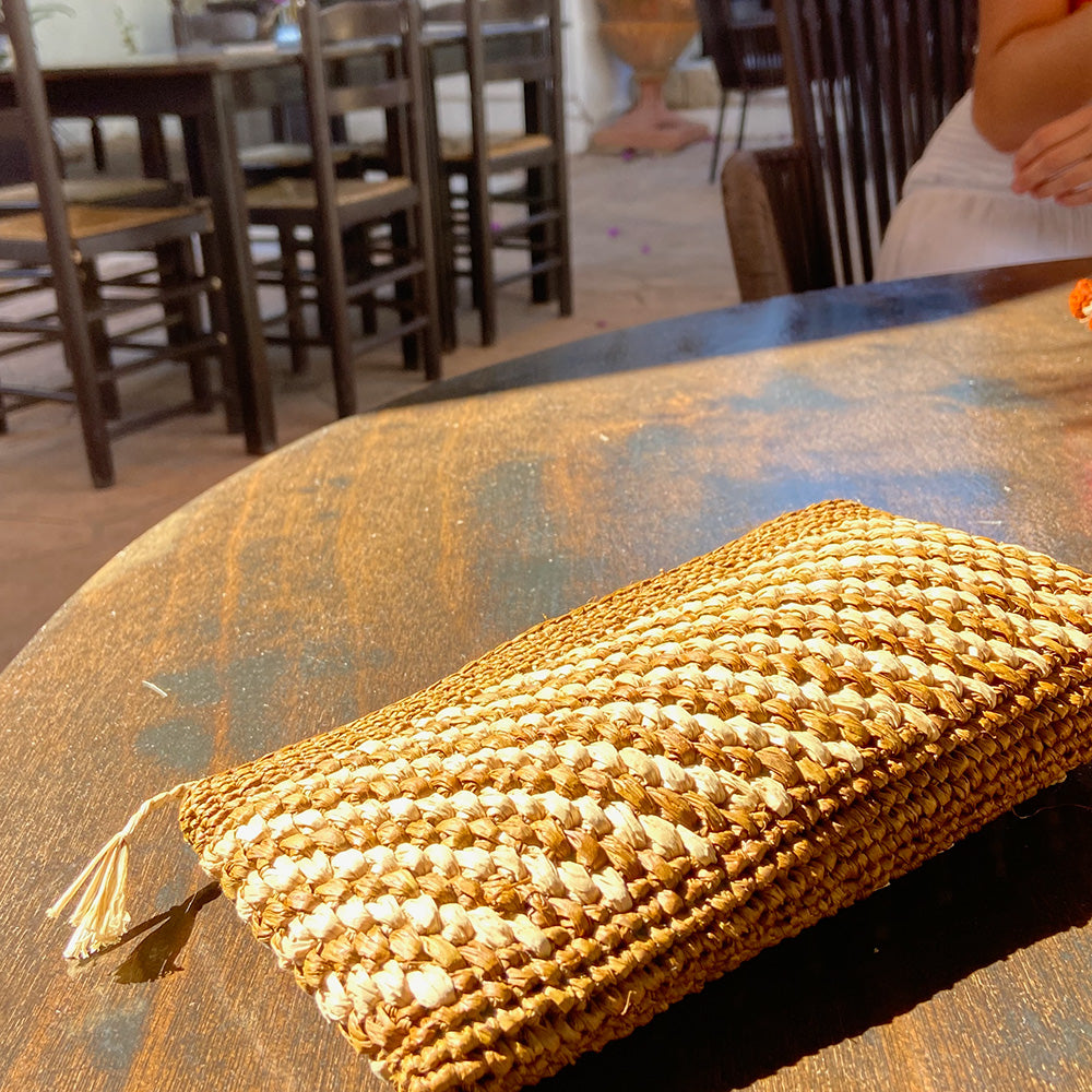 Lovelies Studio - Mimose, the little charming clutch fashioned from luxurious raffia sourced from Madagascar.  Raffia, derived from the resilient leaves of the palm tree, is celebrated for its versatility and eco-conscious qualities, making it a sought-after material in the realm of fashion accessories.