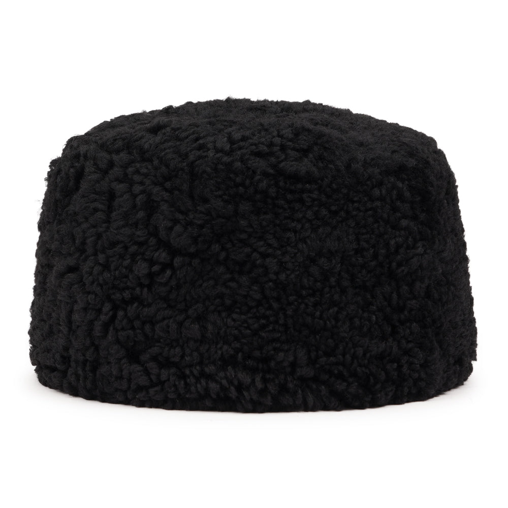 Lovelies - Stay warm in style with Nanda, an elegant round shearling hat that brings both comfort and sophistication to your winter wardrobe.

Handcrafted from real, high-quality shearling, Nanda offers natural warmth, a soft feel, and a timeless look that elevates any outfit. Perfect for cold days when you want to stay cozy without compromising on fashion.