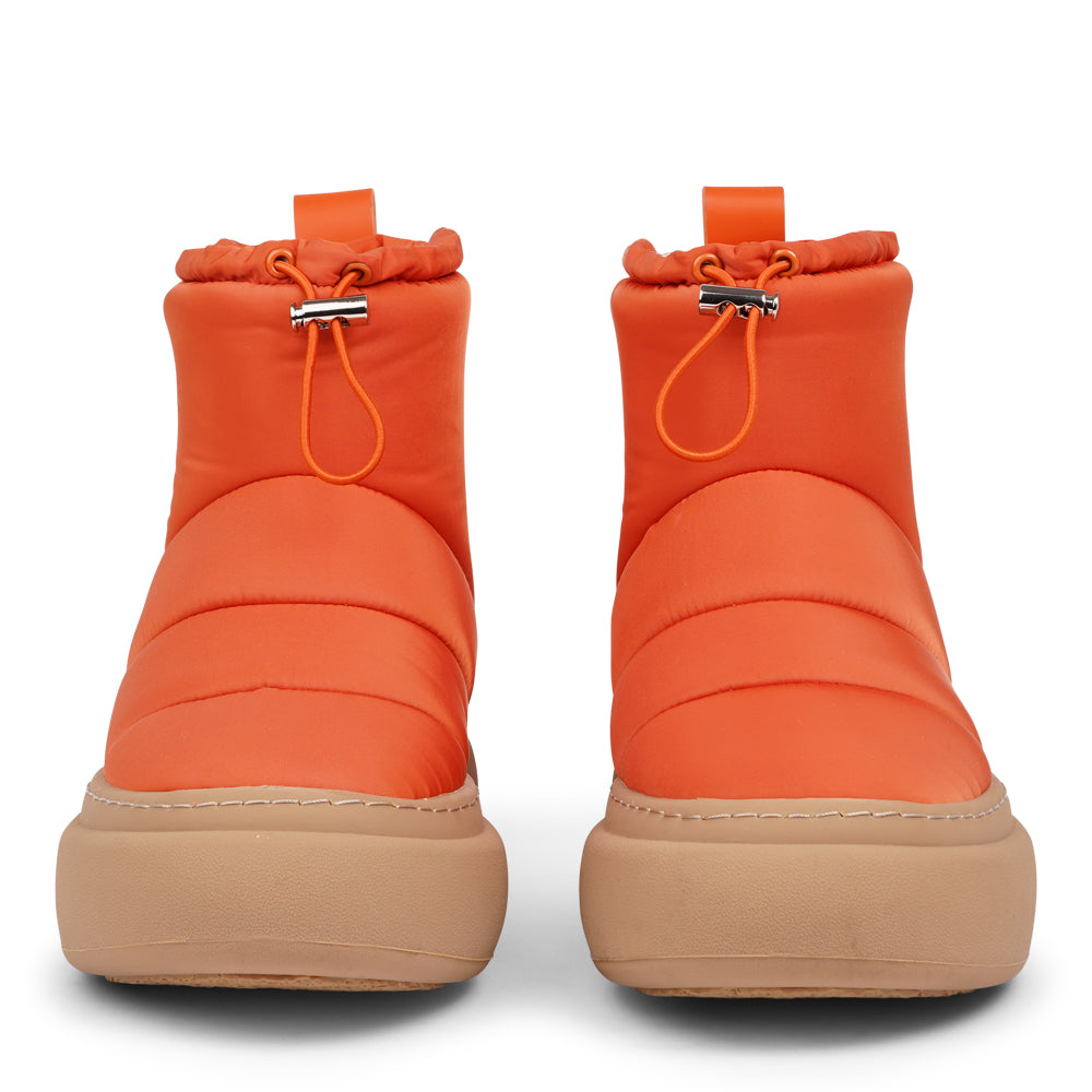 The Nimis boots are crafted to keep your feet cozy and stylish throughout the autumn and winter season. Enjoy the ultimate softness and warmth as the luxurious shearling lining envelops your feet in comfort.

Featuring soft, durable rubber soles, these boots offer the perfect balance of flexibility and strength, making them ideal for winter. Thanks to the water-resistant nylon material, you can stay dry and comfortable, even on rainy days.