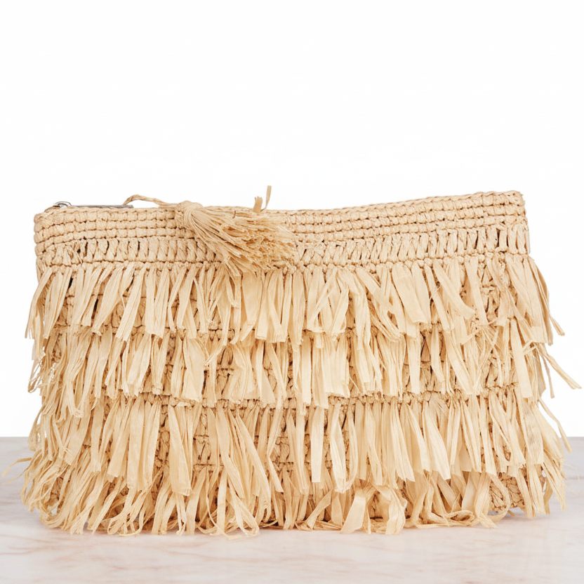 Lovelies Studio - Palau – a charming little clutch crafted from luxurious raffia.

Made from natural palm leaves, raffia is loved for its light feel and easy, eco-friendly appeal. Handwoven with care, this bag blends a relaxed vibe with a touch of elegance - perfect for both everyday moments and special occasions.