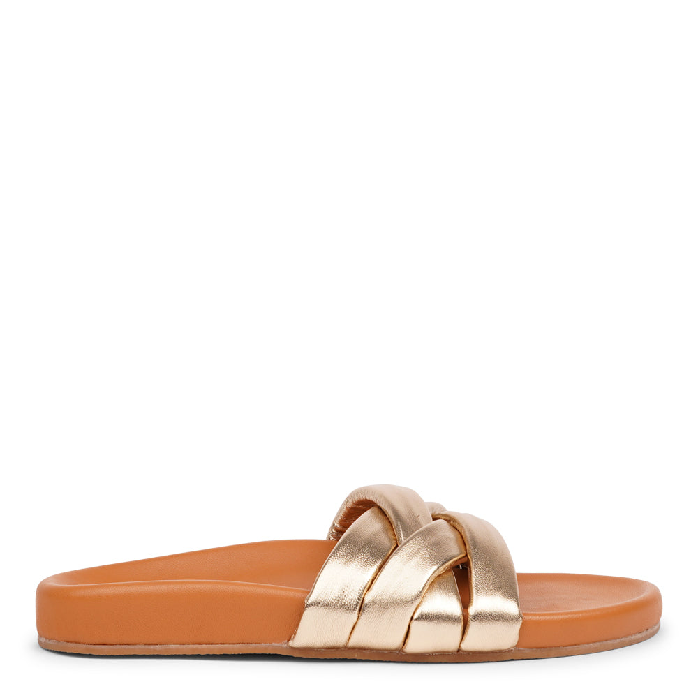 Lovelies Studio Denmark -  These soft leather leather sandals come with puffy straps and a full leather covered midsole for the best fit and comfort. th its delicate and soft fabrics, you feel at ease and elegant at the same time. The easy to-go sandals will fit to your feminine dress or your summer jeans.