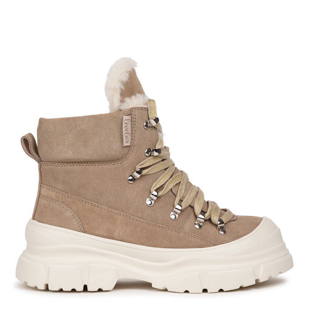 Lovelies - Meet your new go-to boots for cold-weather adventures. The Pecol trekking boots combine durability, comfort, and effortless style — built for those who want performance without compromising on looks.
Featuring a rugged yet flexible rubber sole for superior grip, every step feels steady and secure, whether you’re exploring the outdoors or strolling through the city.
Lined with soft, insulating shearling, these boots wrap your feet in warmth and comfort. 