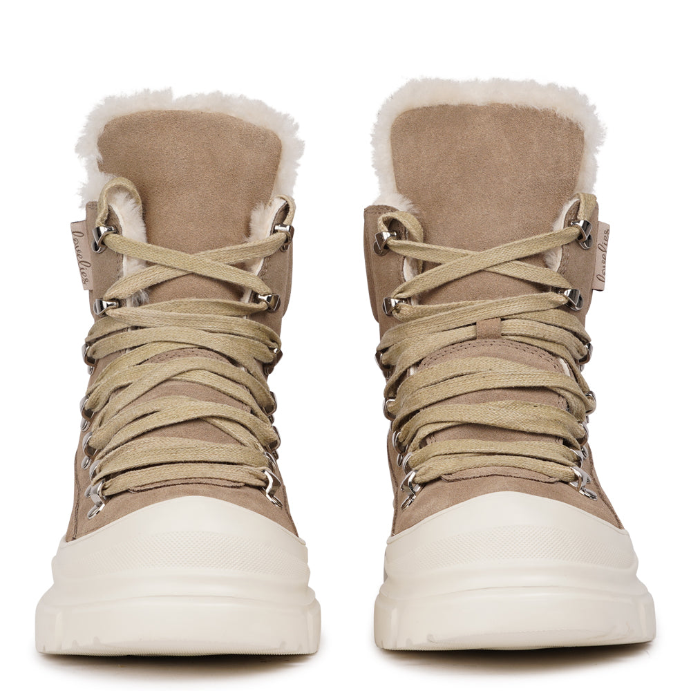 Lovelies - Meet your new go-to boots for cold-weather adventures. The Pecol trekking boots combine durability, comfort, and effortless style — built for those who want performance without compromising on looks.
Featuring a rugged yet flexible rubber sole for superior grip, every step feels steady and secure, whether you’re exploring the outdoors or strolling through the city.
Lined with soft, insulating shearling, these boots wrap your feet in warmth and comfort. 