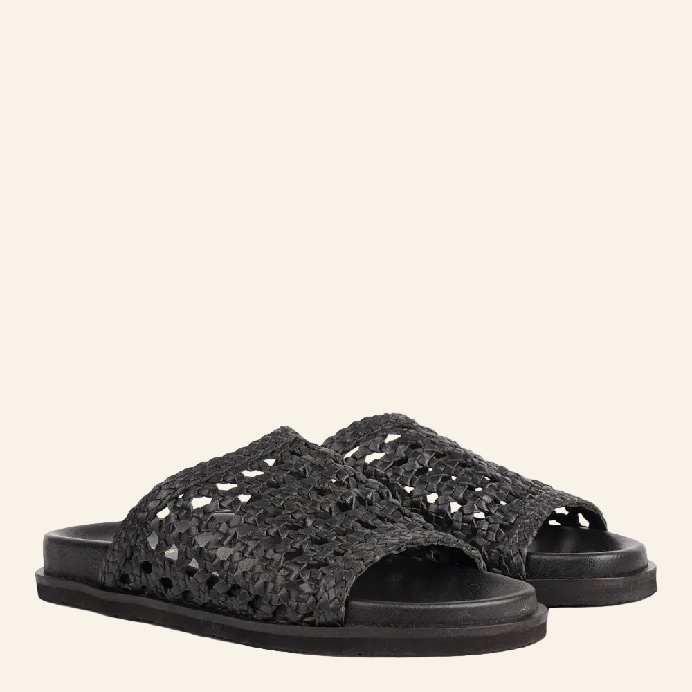 Lovelies Studio - Positano — a beautifully handcrafted leather sandal that blends feminine elegance with everyday comfort. Designed with a wide, handwoven leather strap and a soft leather insole for a natural, comfortable feel.

Crafted from vegetable-tanned leather, the supple yet durable straps are made to age beautifully over time. Finished with a durable rubber outsole for reliable grip, Positano offers both stability and ease—perfect for relaxed daytime wear and more refined evening occasions.