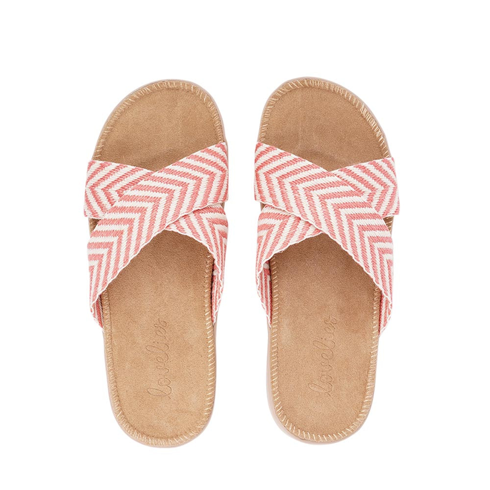 The bast straps of the Pujols sandals contribute to their bohemian charm. Made from durable and sustainable material, these straps wrap around your feet securely, offering a snug and comfortable fit. The soft texture of the bast enhances the overall appeal of the sandals, making them a versatile choice for various occasions.