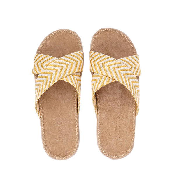 Lovelies - Pujols - The bast straps of the Pujols sandals contribute to their bohemian charm. Made from durable and sustainable material, these straps wrap around your feet securely, offering a snug and comfortable fit. The soft texture of the bast enhances the overall appeal of the sandals, making them a versatile choice for various occasions.