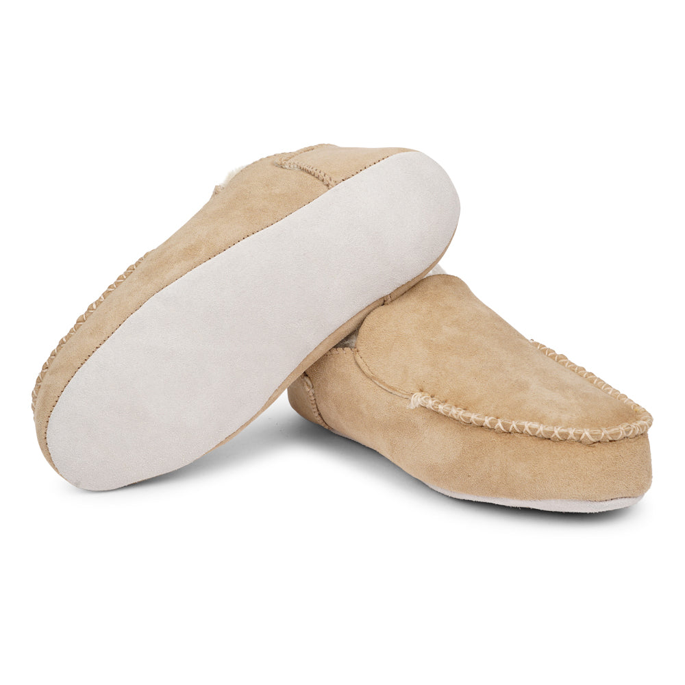 Lovelies Crafted from 100% premium sheepskin, these moccasins not only epitomize elegance but also offer a multitude of practical benefits that cater to the changing seasons.  We are proud to announce that Pumori Shearling Moccasins hold the prestigious LWG Environmental GOLD RATED Certification, a testament to our commitment to sustainable and eco-friendly practices. 