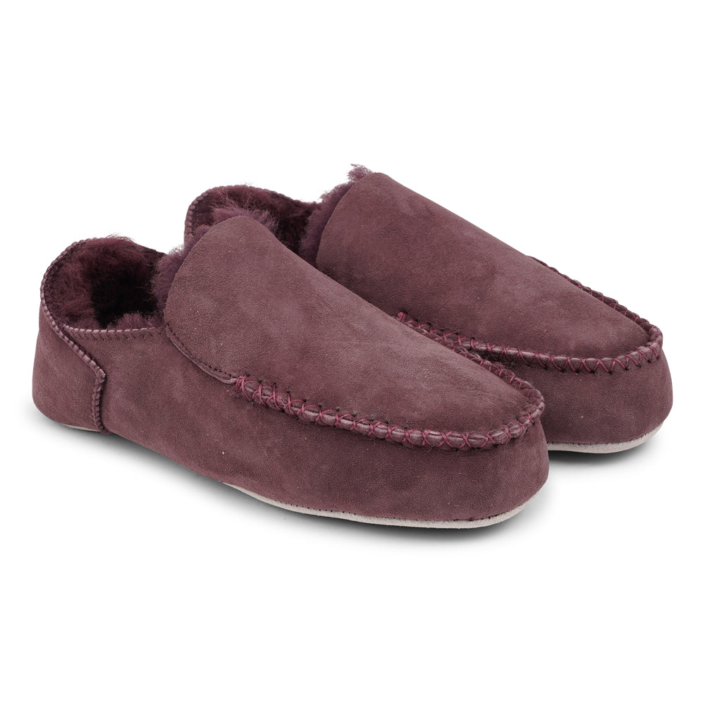 Crafted from 100% premium sheepskin, these moccasins not only epitomize elegance but also offer a multitude of practical benefits that cater to the changing seasons.  We are proud to announce that Pumori Shearling Moccasins hold the prestigious LWG Environmental GOLD RATED Certification, a testament to our commitment to sustainable and eco-friendly practices.   Indulge in the world of Pumori Shearling Moccasins and experience footwear that transcends the ordinary.