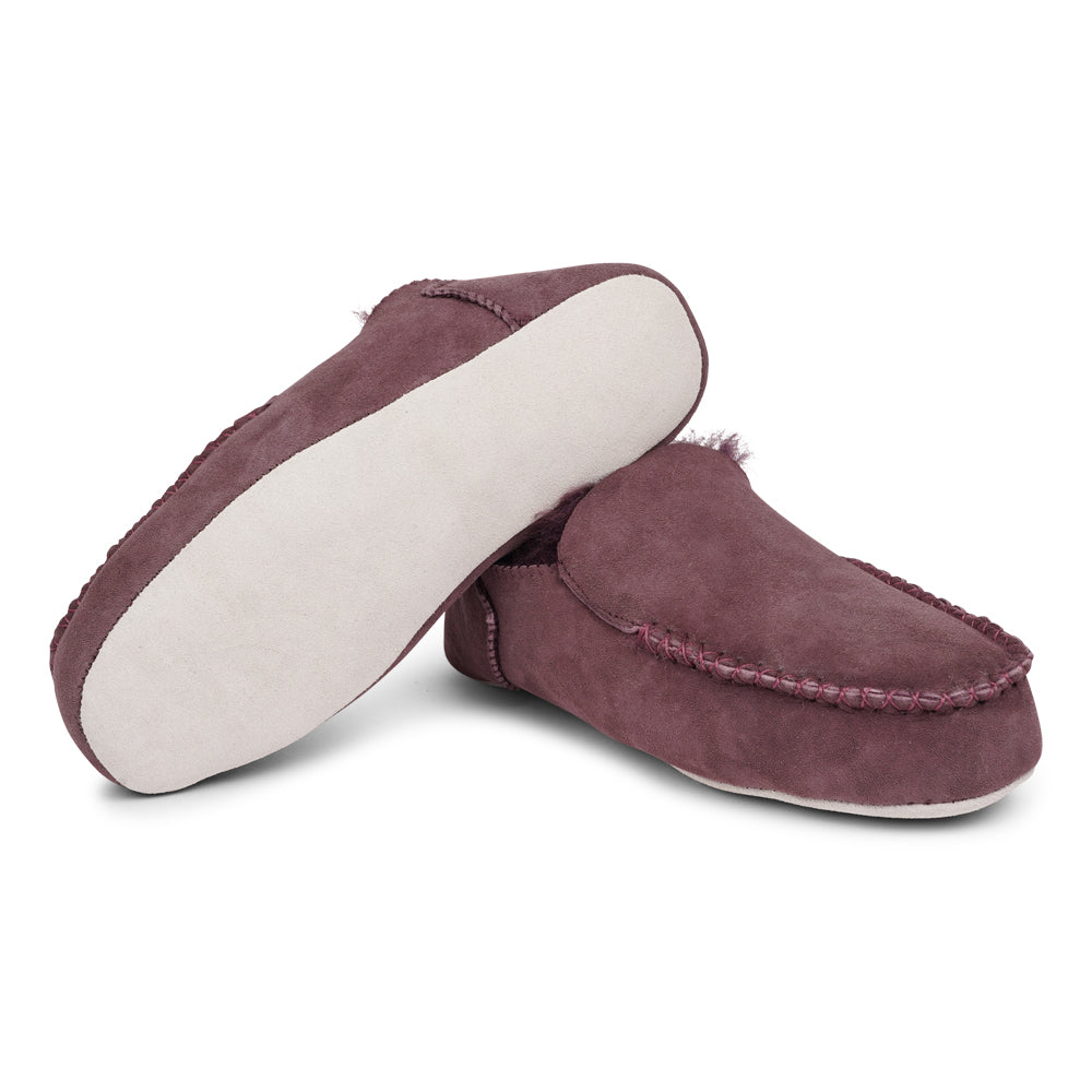 Crafted from 100% premium sheepskin, these moccasins not only epitomize elegance but also offer a multitude of practical benefits that cater to the changing seasons.  We are proud to announce that Pumori Shearling Moccasins hold the prestigious LWG Environmental GOLD RATED Certification, a testament to our commitment to sustainable and eco-friendly practices.   Indulge in the world of Pumori Shearling Moccasins and experience footwear that transcends the ordinary.