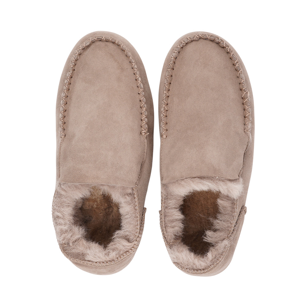 Crafted from 100% premium sheepskin, these moccasins not only epitomize elegance but also offer a multitude of practical benefits that cater to the changing seasons.  We are proud to announce that Pumori Shearling Moccasins hold the prestigious LWG Environmental GOLD RATED Certification, a testament to our commitment to sustainable and eco-friendly practices.   Indulge in the world of Pumori Shearling Moccasins and experience footwear that transcends the ordinary.