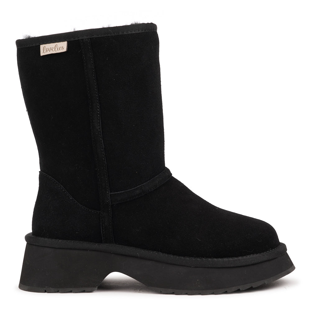 Lovelies - Rivo Medium- Effortless Style Meets Cold-Weather Comfort
Meet your new winter essential. The Rivo Medium shearling boots are all about laid-back luxury — soft, warm, and built to take on the season in style. With their durable rubber soles and plush shearling lining, they keep your feet cozy and protected, no matter where the day takes you.

More than just practical, Rivo Medium- brings together comfort and cool design - proof that staying warm never looked this good.