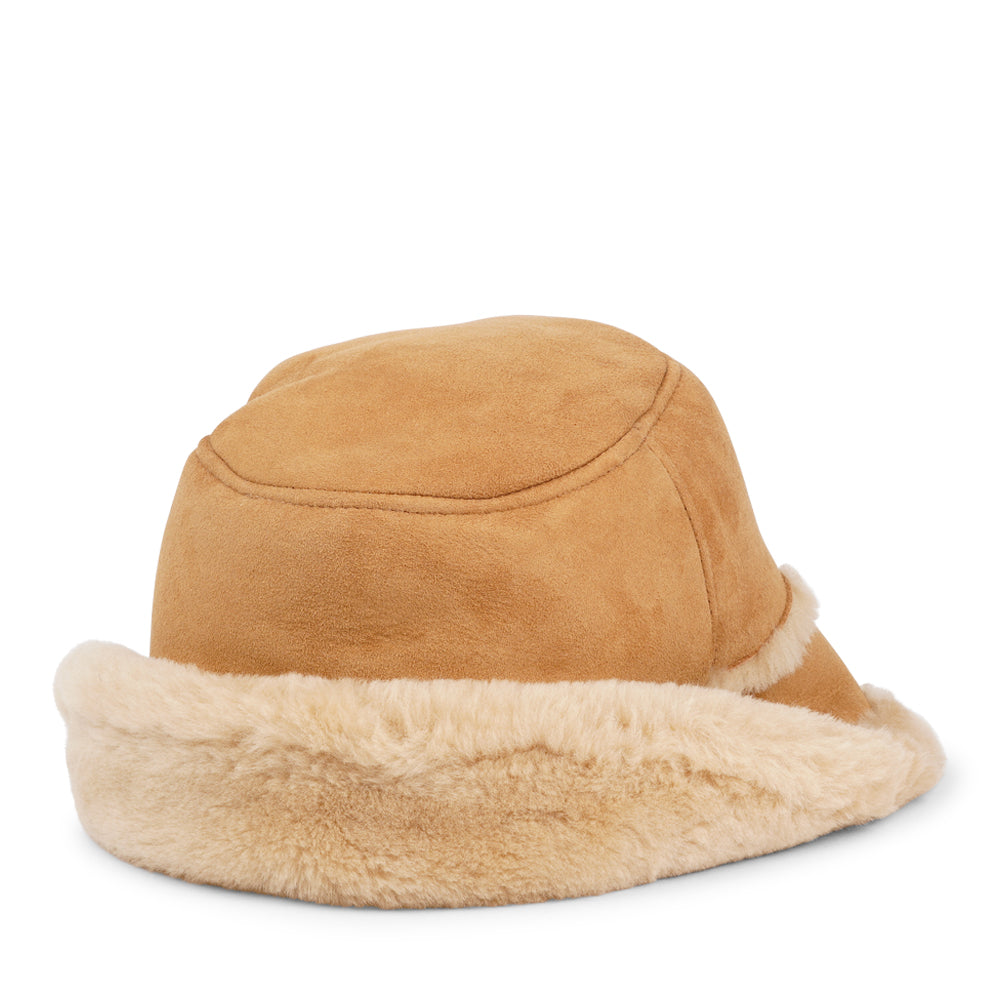 Lovelies Studio -  danish design - Would you like to stay warm and trendy this winter then the Semeru bucket hat could be a great add on to your wardrobe.  Material:  Made with 100% Sheepskin. This incredible material balances form with function, offering a chic look with lightweight insulation in the winter and temperature regulation when spring arrives. 