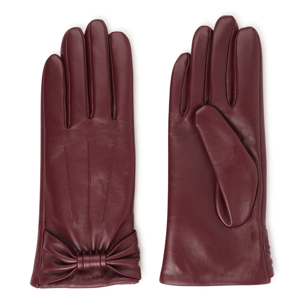 Lovelies Studio - The Sondrio gloves are a refined blend of style and luxury, crafted from supple lambskin and adorned with a charming bow detail. Lined with soft cashmere, these gloves provide exceptional warmth and comfort.

Their elegant design and sophisticated touch make Sondrio a perfect accessory for adding a bit of glamour to your winter wardrobe.