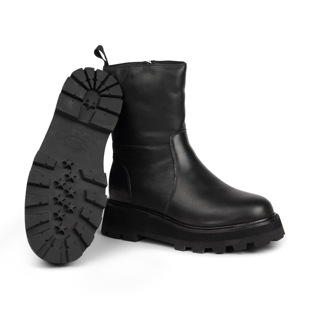 Brave the elements with confidence, thanks to Ushba's high and durable rubber sole. These boots provide unbeatable traction and support, making them the perfect companion for navigating snowy sidewalks and icy paths.