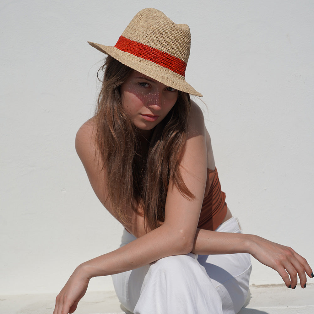 Lovelies Studio - The Summery Viviani hat, a stunning creation meticulously crafted by local artisans in Madagascar exclusively for Lovelies Studio. Each piece is a testament to the skill and dedication of these artisans, who handcraft every detail with precision and care.