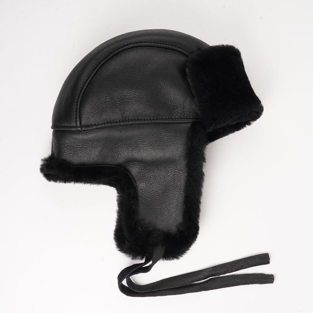 This warm shearling hat is an ode to comfort and luxury, proudly made from 100% Australian sheepskin.

The unique design of the Zhuomala One Side Shearling Hat features a one-sided shearling construction, ensuring both warmth and a distinctive flair. The natural insulating properties of Australian sheepskin make this hat a reliable companion against the winter chill, providing a cocoon of coziness for your head and ears.