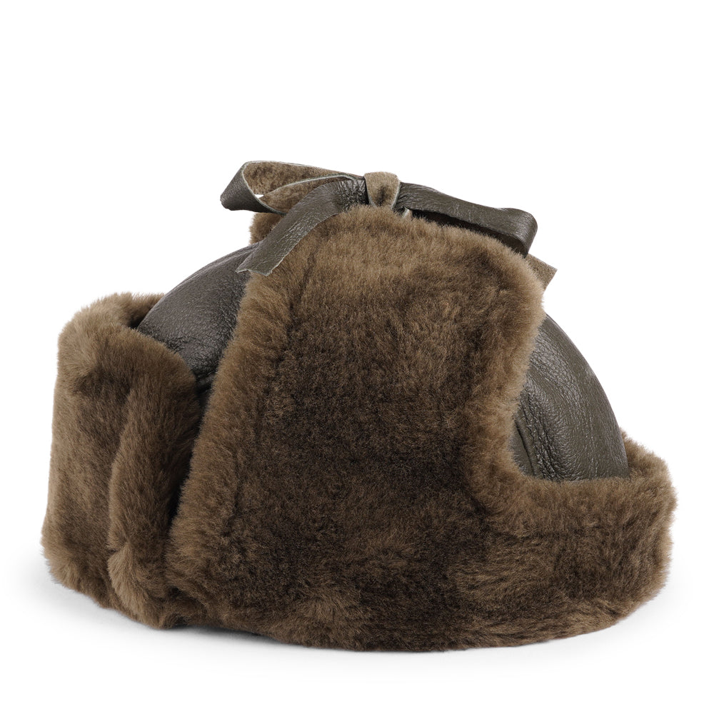 This warm shearling hat is an ode to comfort and luxury, proudly made from 100% Australian sheepskin.

The unique design of the Zhuomala One Side Shearling Hat features a one-sided shearling construction, ensuring both warmth and a distinctive flair. The natural insulating properties of Australian sheepskin make this hat a reliable companion against the winter chill, providing a cocoon of coziness for your head and ears.