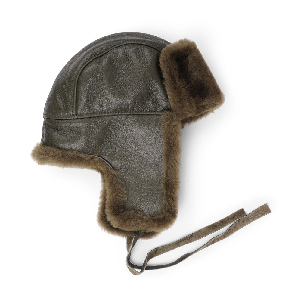 This warm shearling hat is an ode to comfort and luxury, proudly made from 100% Australian sheepskin.

The unique design of the Zhuomala One Side Shearling Hat features a one-sided shearling construction, ensuring both warmth and a distinctive flair. The natural insulating properties of Australian sheepskin make this hat a reliable companion against the winter chill, providing a cocoon of coziness for your head and ears.