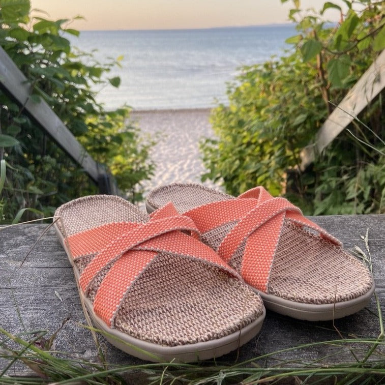 Summer sandals from danish brand Lovelies. The rubber sole is nice and soft which makes the sandal very comfortable. The inner sole is covered with woven jute and the straps are med of fine cotton.