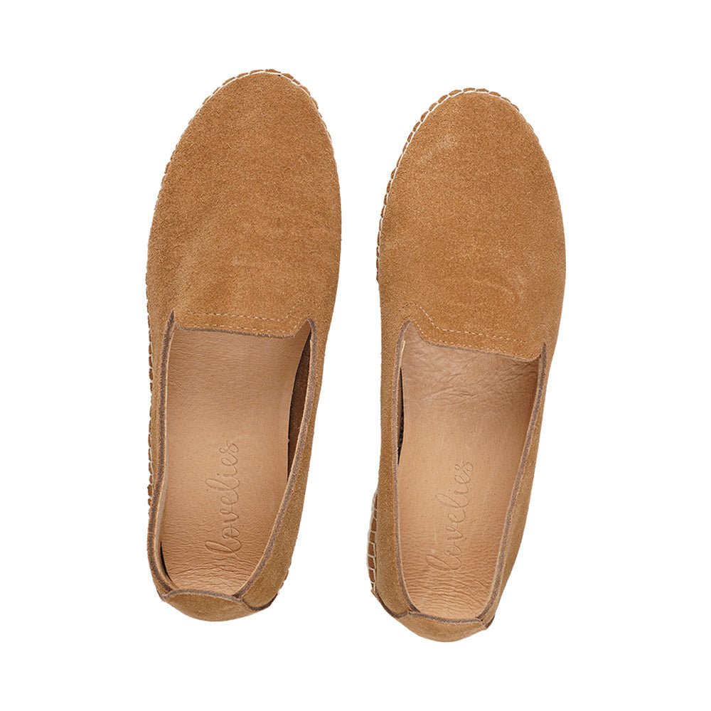 Our all time favorit espadrilles. These beautiful espadrilles are handmade of soft suede for the best comfort. The high rubber sole is covered with jute which means that the sole will not swallow if it gets wet. Furthermore we have added a soft EVA inner sole which is covered with leather and can be removed. This is one of the best espadrilles in the market.